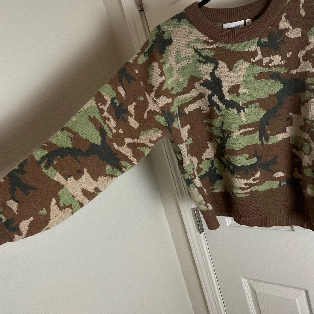 Daisy Street Green and Brown Camouflage Sweater size X-Large